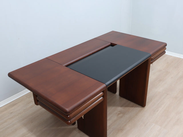 Scrivania Olivetti Synthesis by Sottsass: 80s Italian desk, minimal design with leather top, restauriert, oficina vintage, bureau de direction.