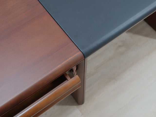 Scrivania Olivetti Synthesis by Sottsass: 80s Italian desk, minimal design with leather top, restauriert, oficina vintage, bureau de direction.