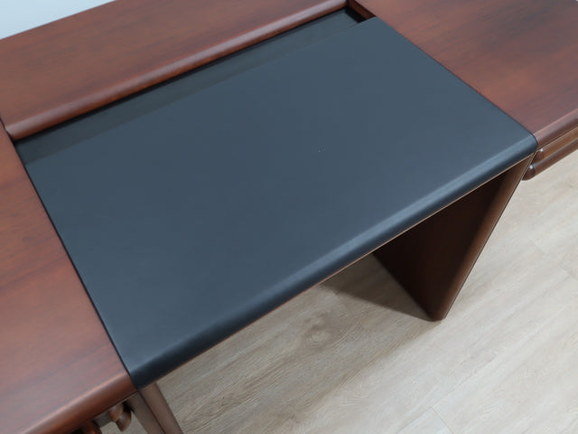 Scrivania Olivetti Synthesis by Sottsass: 80s Italian desk, minimal design with leather top, restauriert, oficina vintage, bureau de direction.