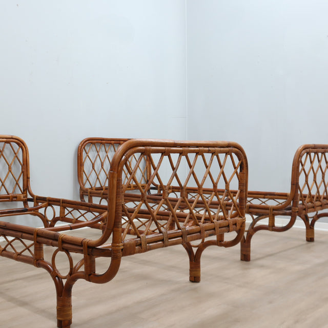 1960s Franca Helg for Bonacina rattan malacca daybeds. Paire lits jour en rotin Franca Helg 60s. Franca Helg Bonacina Rattan Daybeds.