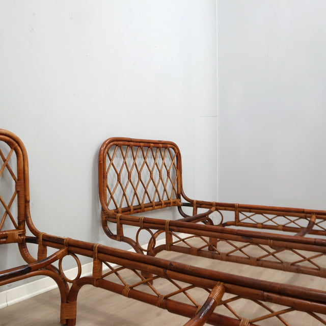 1960s Franca Helg for Bonacina rattan malacca daybeds. Paire lits jour en rotin Franca Helg 60s. Franca Helg Bonacina Rattan Daybeds.