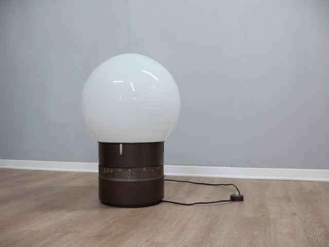 Gae Aulenti lámpara Artemide Mezzo Oracolo, opaline glazen tafellamp. Questa lámpara de diseño italiano vintage è una rare table lamp/luminaire de collection vintage