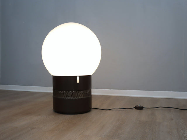 Gae Aulenti lámpara Artemide Mezzo Oracolo, opaline glazen tafellamp. Questa lámpara de diseño italiano vintage è una rare table lamp/luminaire de collection vintage