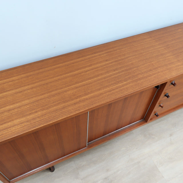 1960s George Coslin for 3V teak & rosewood sideboard. Enfilade en teck George Coslin 60s. George Coslin 3V Teak Palisander Sideboard 1960er.