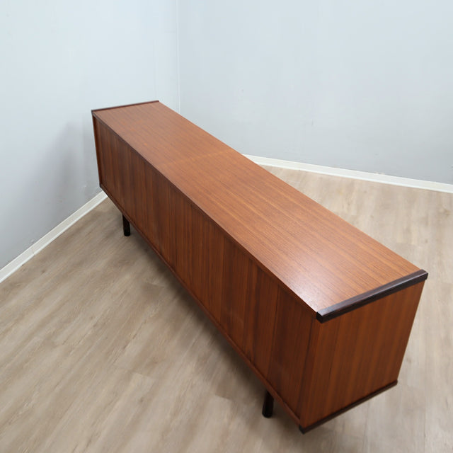 1960s George Coslin for 3V teak & rosewood sideboard. Enfilade en teck George Coslin 60s. George Coslin 3V Teak Palisander Sideboard 1960er.