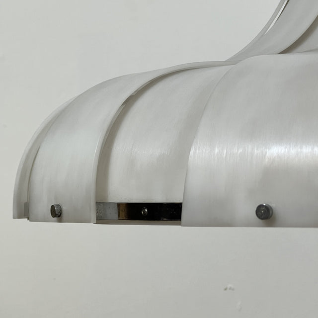 iGuzzini Meblo pendant lamp. Lampada a sospensione anni 60 acrilico e vetro. Suspension vintage space age. Mid-century modern chandelier.