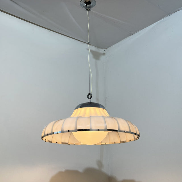 iGuzzini Meblo pendant lamp. Lampada a sospensione anni 60 acrilico e vetro. Suspension vintage space age. Mid-century modern chandelier.
