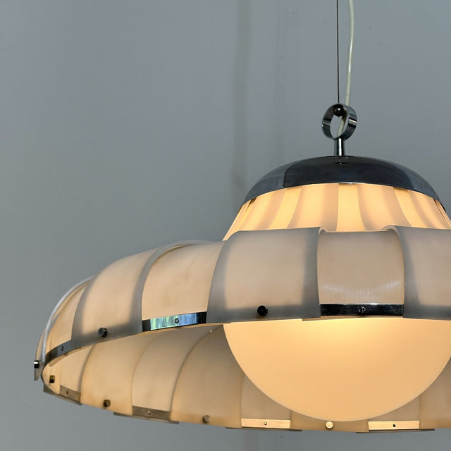 iGuzzini Meblo pendant lamp. Lampada a sospensione anni 60 acrilico e vetro. Suspension vintage space age. Mid-century modern chandelier.