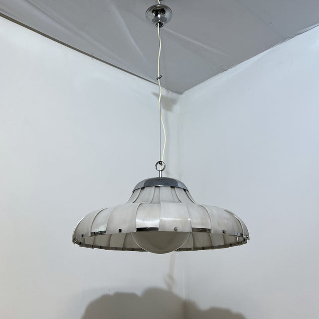 iGuzzini Meblo pendant lamp. Lampada a sospensione anni 60 acrilico e vetro. Suspension vintage space age. Mid-century modern chandelier.