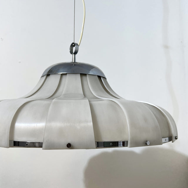 iGuzzini Meblo pendant lamp. Lampada a sospensione anni 60 acrilico e vetro. Suspension vintage space age. Mid-century modern chandelier.
