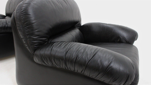 Sormani black leather vintage armchairs 1970s