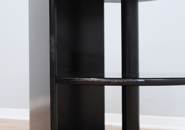 Pair of 1980s black lacquered nightstands with rotational ABS drawers. Nachttische Schwarz, mesitas negras, chevets noirs, comodini neri Takahama