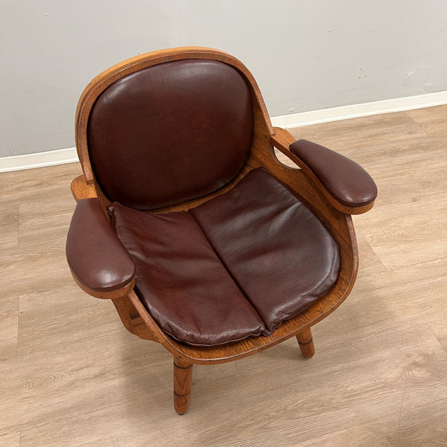 1970s Italian rustic bentwood and aged leather living room set with sofa, barrel armchairs, coffee table. Salotto vintage legno e pelle.
