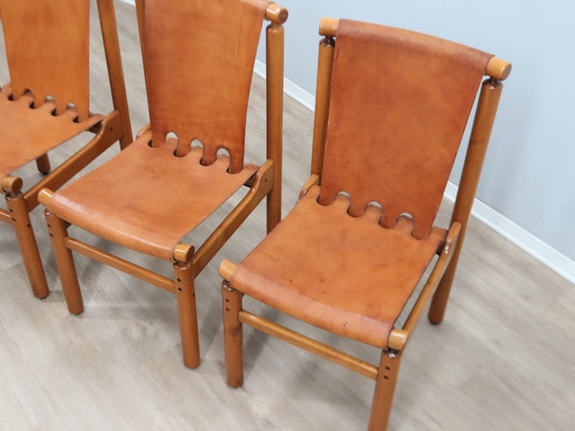 4 Tapiovaara Walnut & Leather Chairs - Sedie Tapiovaara Cantù cuoio - Tapiovaara Walnuss Stühle - Sillas Tapiovaara cuero: Italian 1960s Design.