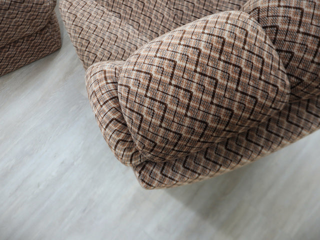 Italian modular sofa from the 1970s, composed of four individual lounge chairs that can be freely arranged to create different compositions.