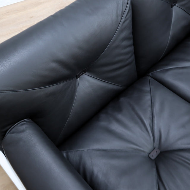1965 Joe Colombo for Comfort "Golf Club 1002" black leather and white lacquered wood 3-seater sofa. Canapé 3 places "Golf Club 1002" en cuir noir et bois laqué blanc