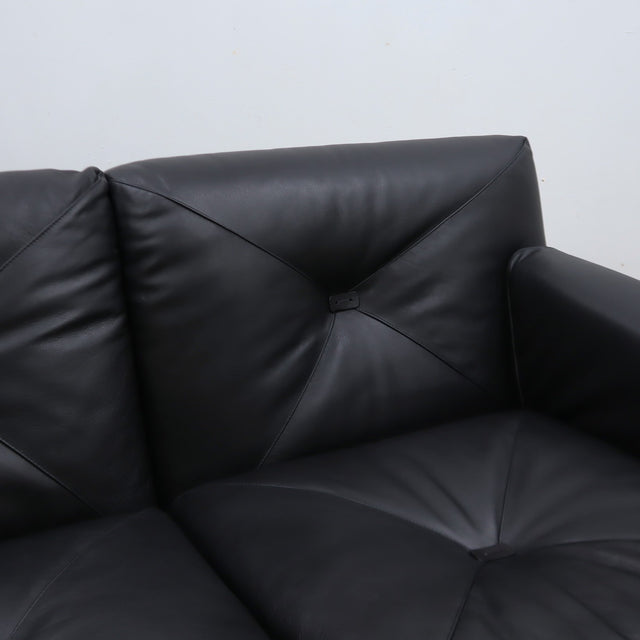 1965 Joe Colombo for Comfort "Golf Club 1002" black leather and white lacquered wood 3-seater sofa. Canapé 3 places "Golf Club 1002" en cuir noir et bois laqué blanc
