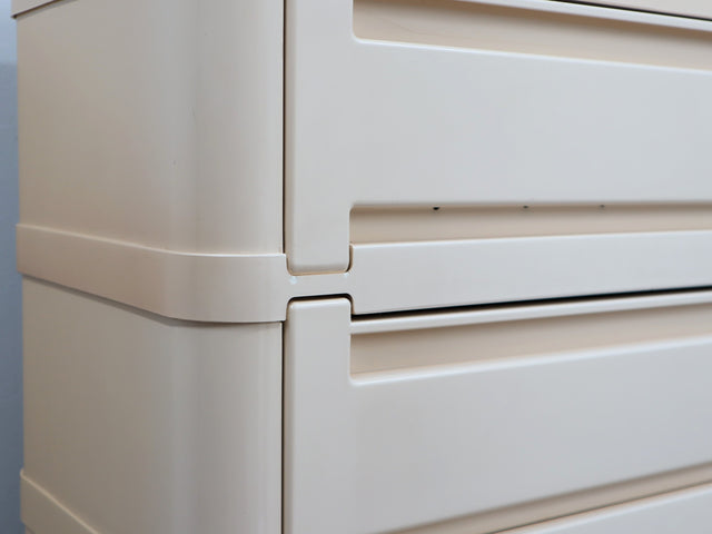 Vintage Kartell 4963 Settimino by Olaf Von Bohr: 7-drawer modular tallboy, cream plastic, 1970s Space Age design. Cassettiera modulare italiana beige.