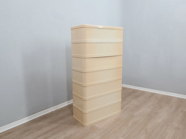 Vintage Kartell 4963 Settimino by Olaf Von Bohr: 7-drawer modular tallboy, cream plastic, 1970s Space Age design. Cassettiera modulare italiana beige.