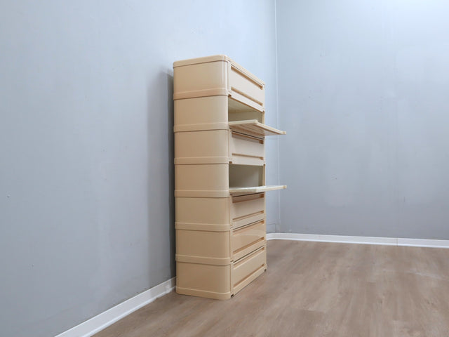 Vintage Kartell 4963 Settimino by Olaf Von Bohr: 7-drawer modular tallboy, cream plastic, 1970s Space Age design. Cassettiera modulare italiana beige.