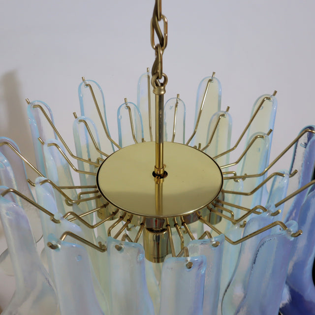 1980s La Murrina chandelier featuring light blue iridescent hand-blown Murano glass petals Lustre avec pétale en verre de Murano