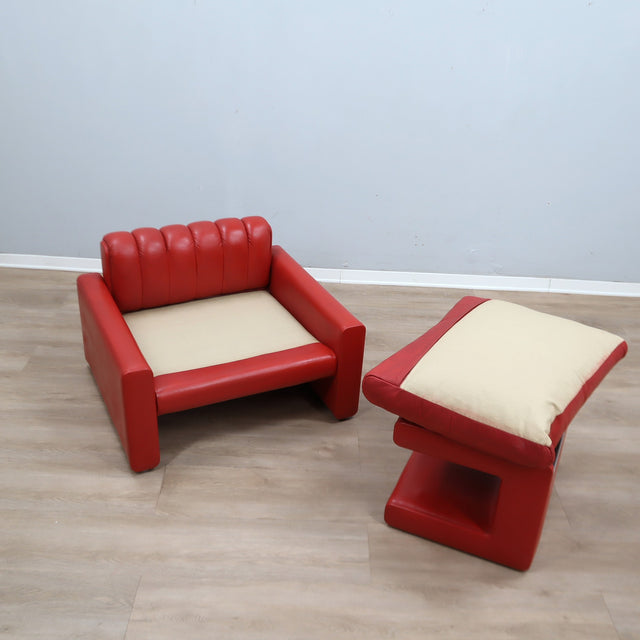 1970s Luigi Massoni for Poltrona Frau red leather lounge chair with storage ottoman.  Fauteuil de chambre en cuir rouge années 70