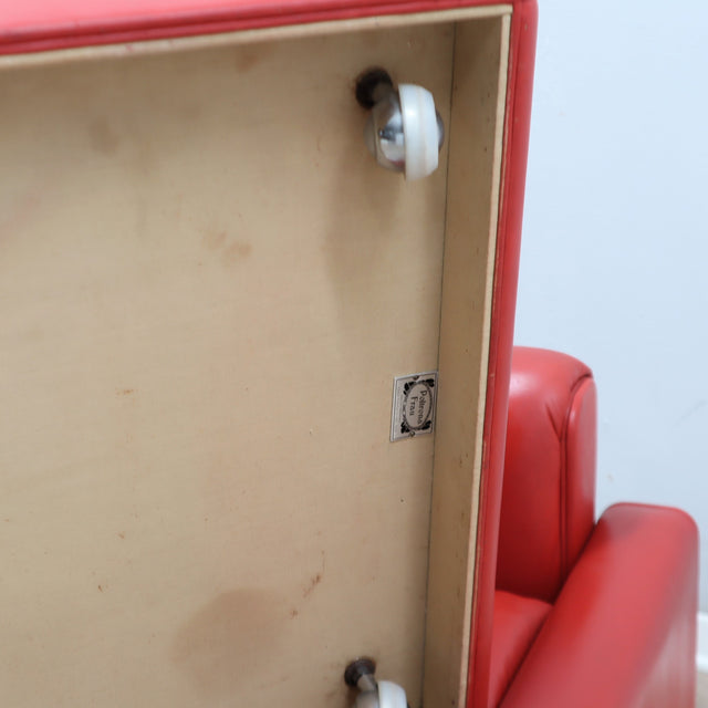 1970s Luigi Massoni for Poltrona Frau red leather lounge chair with storage ottoman.  Fauteuil de chambre en cuir rouge années 70