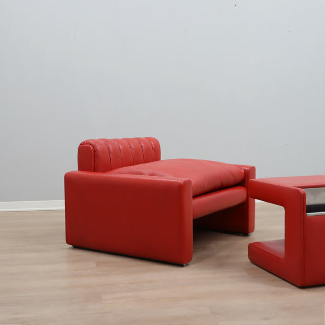 1970s Luigi Massoni for Poltrona Frau red leather lounge chair with storage ottoman.  Fauteuil de chambre en cuir rouge années 70