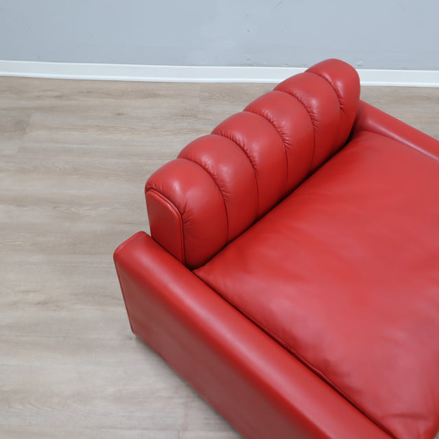 1970s Luigi Massoni for Poltrona Frau red leather lounge chair with storage ottoman.  Fauteuil de chambre en cuir rouge années 70