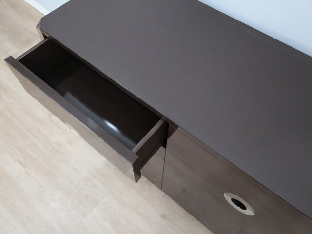 Mario Sabot small sideboard 1970s. Credenza marrone e acciaio. Petit buffet vintage laqué. Vintage Anrichte Design. Aparador diseño italiano Sabo