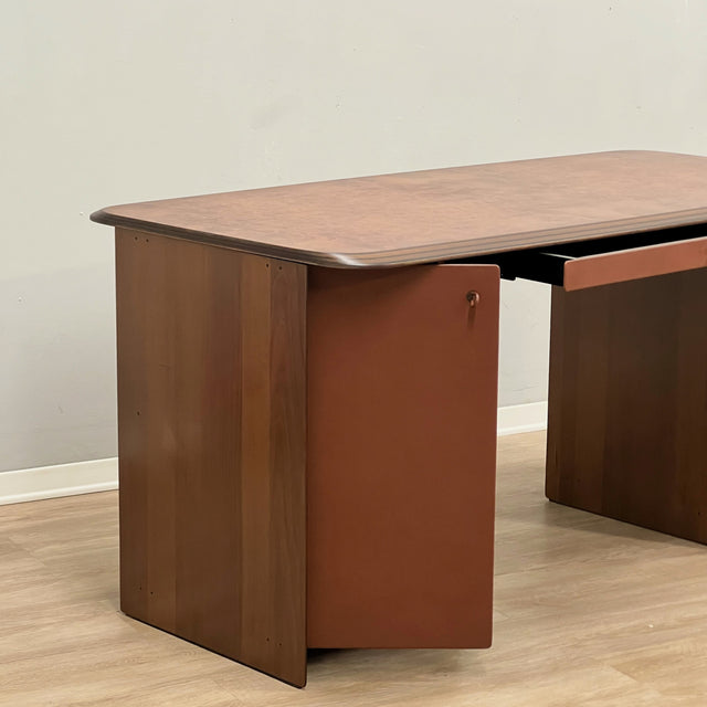 Afra & Tobia Scarpa "Artona" Executive Desk for Maxalto 1975 walnut burl and cognac leather