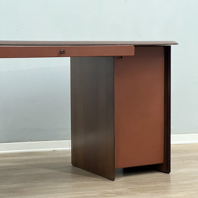 Afra & Tobia Scarpa "Artona" Executive Desk for Maxalto 1975 walnut burl and cognac leather