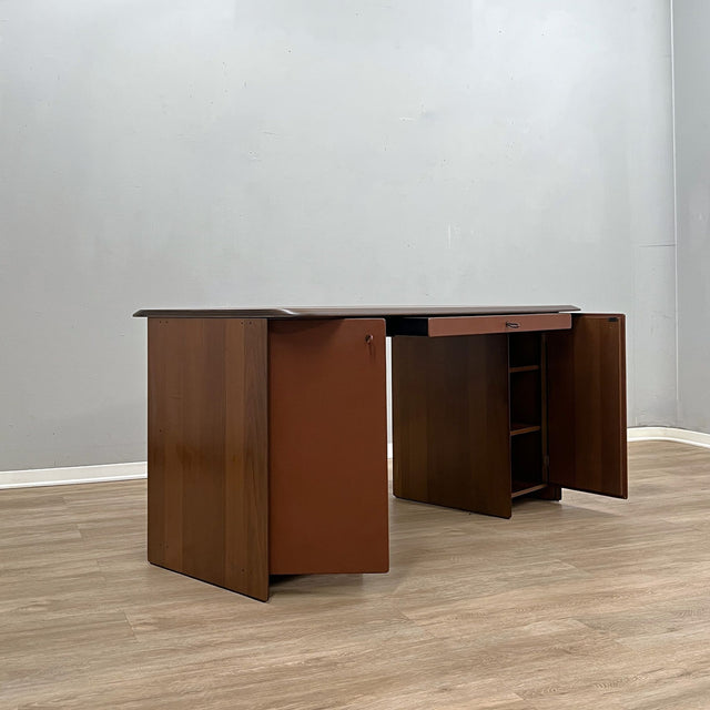 Afra & Tobia Scarpa "Artona" Executive Desk for Maxalto 1975 walnut burl and cognac leather