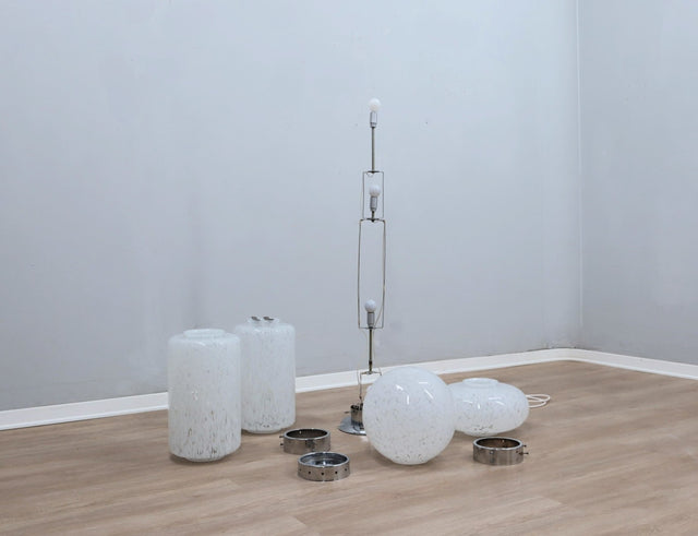 Vintage Mazzega Murano Totem floor lamp, 1960s Italian design, hand-blown lattimo glass. Lampadaire design italien en verre de Murano. Stehlampe Glas.