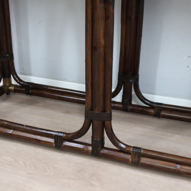 1970s McGuire convertible rattan & oak console dining table with brass. Table console convertible McGuire 70s. McGuire Rattan Klapptisch 1970er.
