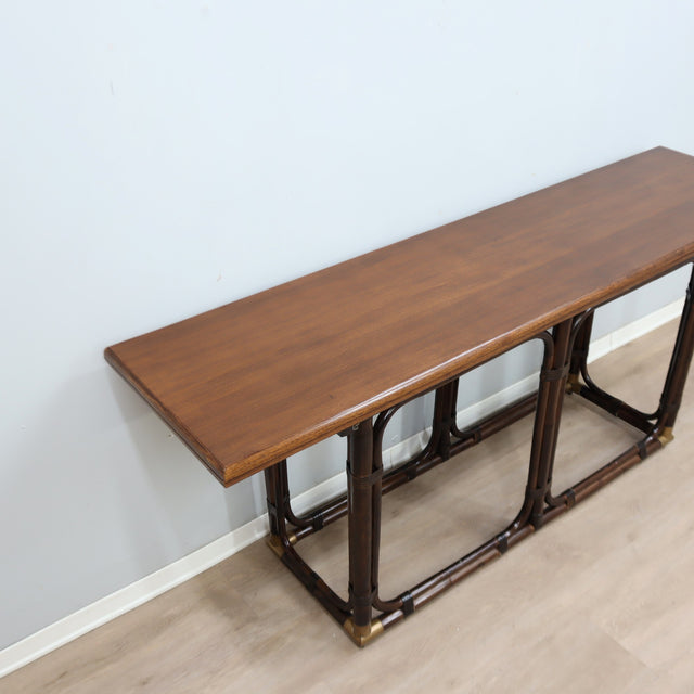 1970s McGuire convertible rattan & oak console dining table with brass. Table console convertible McGuire 70s. McGuire Rattan Klapptisch 1970er.