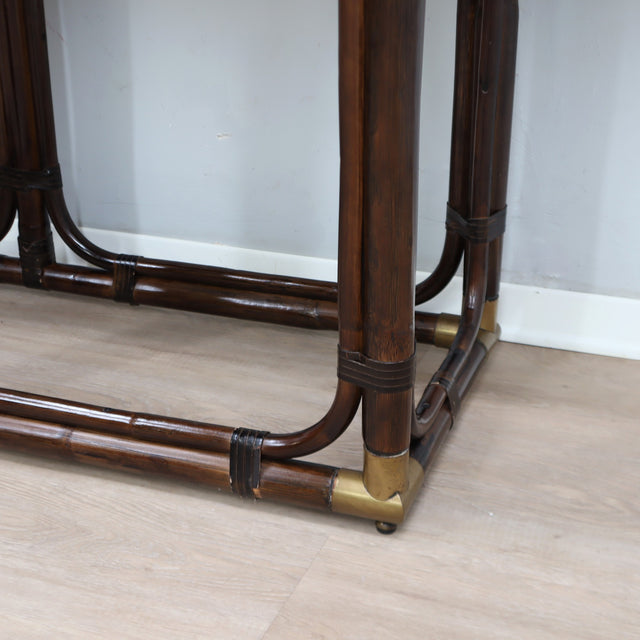 1970s McGuire convertible rattan & oak console dining table with brass. Table console convertible McGuire 70s. McGuire Rattan Klapptisch 1970er.