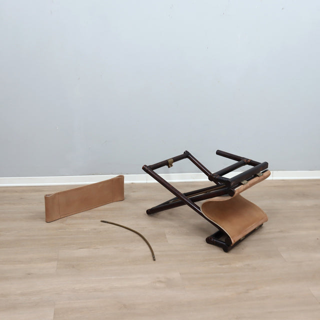 1950s McGuire bamboo and leather director's chair. Chaise metteur en scène McGuire bambou cuir 1950. McGuire Regiestuhl Bambus Leder 1950er.