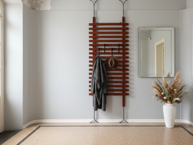 Appendiabiti F.lli Proserpio teak 1950s Italian coat rack design, portemanteau vintage, Teakholz Garderobe. Solid wood & hand-forged iron detail.