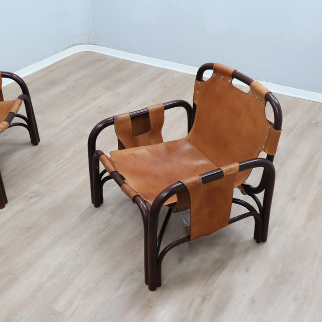 This original set of 1960s lounge chairs, designed by Tito Agnoli bamboo and leather arcmhair, lounge chair Bonacina vintage Fauteuils en bambou et cuir..