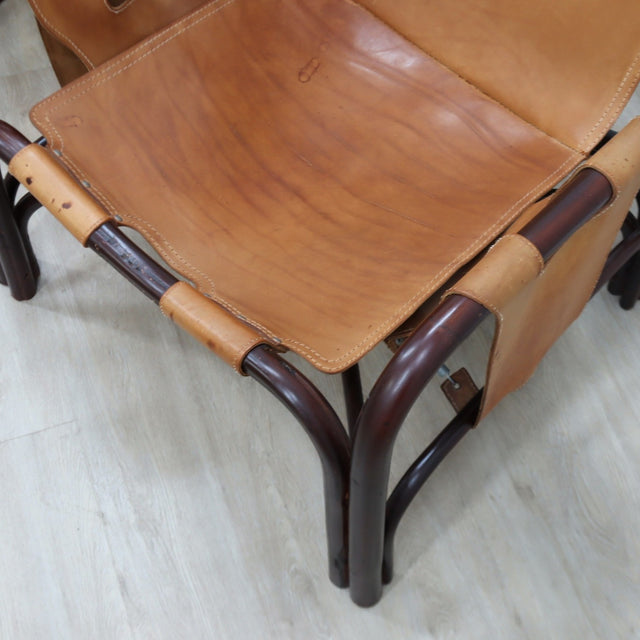 This original set of 1960s lounge chairs, designed by Tito Agnoli bamboo and leather arcmhair, lounge chair Bonacina vintage Fauteuils en bambou et cuir..