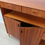 Restored 1960s Italian Teak Highboard: vintage buffet italiano in teak con piedi in ottone, Mid-Century Teak Schrank, aparador años 60, enfilade.