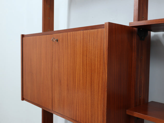 1950s teak modular wall unit: self-supporting bookcase & bar cabinet, bibliothèque en teck, Teak Regalsystem, librería modular, mobile bar vintage.