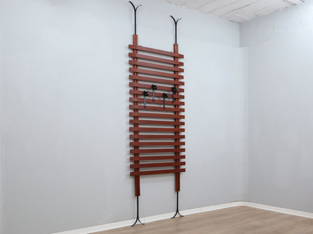 Appendiabiti F.lli Proserpio teak 1950s Italian coat rack design, portemanteau vintage, Teakholz Garderobe. Solid wood & hand-forged iron detail.
