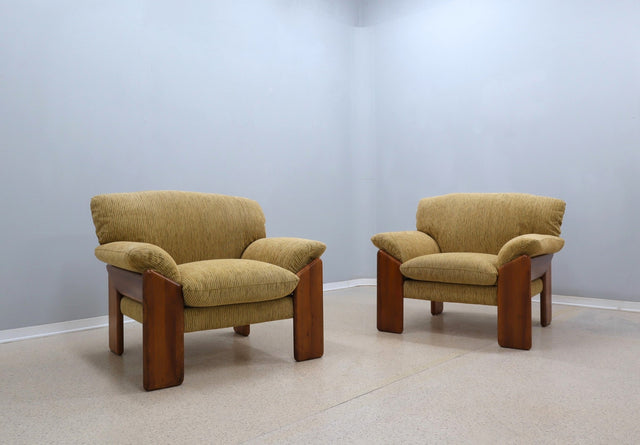 Mobil Girgi walnut wood armchairs 1970s, set of 2