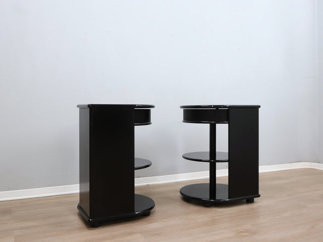 Pair of 1980s black lacquered nightstands with rotational ABS drawers. Nachttische Schwarz, mesitas negras, chevets noirs, comodini neri Takahama