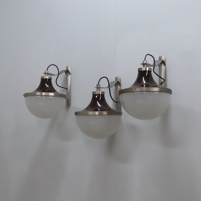 Set of 3 1960s Sergio Mazza "Pi" wall sconces for Artemide with brown lacquered caps and acid-etched glass. Appliques Sergio Mazza Artemide.   