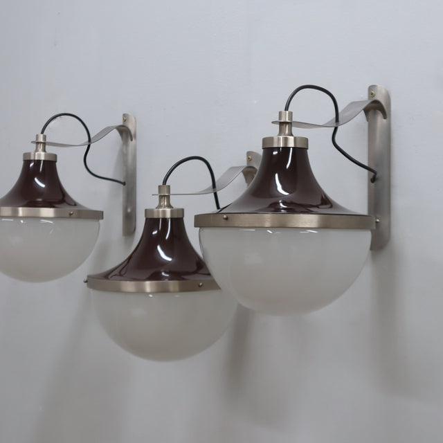 Set of 3 1960s Sergio Mazza "Pi" wall sconces for Artemide with brown lacquered caps and acid-etched glass. Appliques Sergio Mazza Artemide.   