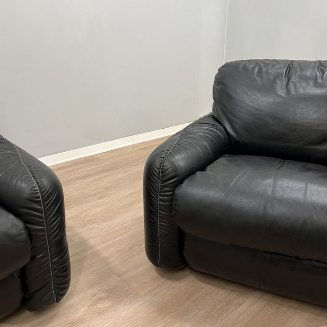Pair 1970s Busnelli Piumotto black leather lounge armchairs Italian