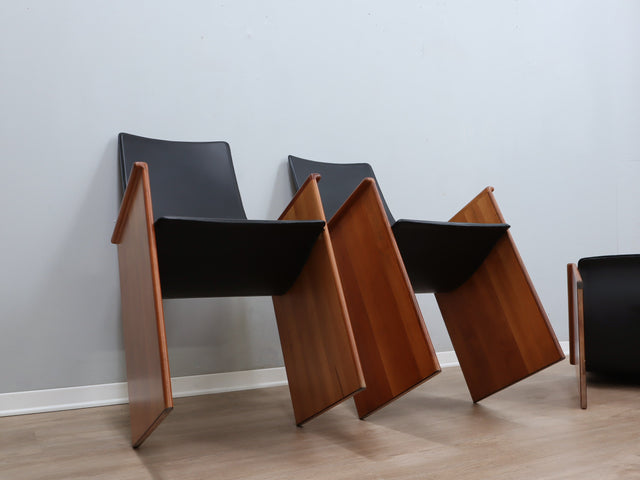 Segesta chairs Afra & Tobia Scarpa for Stildomus 1970s Walnut veneer wood fauteuils en cuir de créateur Designer-Holzstühle